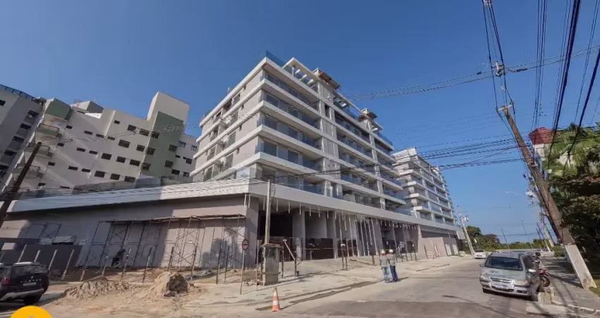 Amplo apartamento em edifício club na quadra do mar!