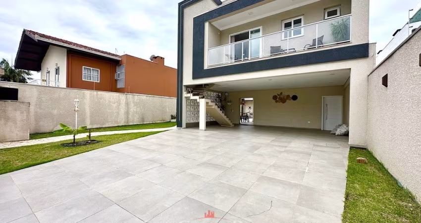 Casa alto padrão com 05 suítes em Caiobá!