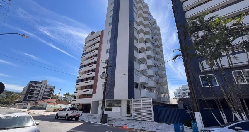 Apartamento mobiliado e reformado em Caiobá.