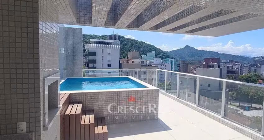 Cobertura com 03 suítes com vista para a Praia Mansa.
