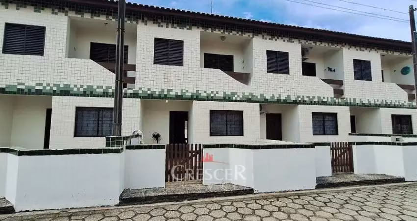 Sobrado com 03 quartos a poucos passos do Mar