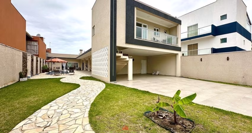 Casa alto padrão com 05 suítes a venda em Caiobá