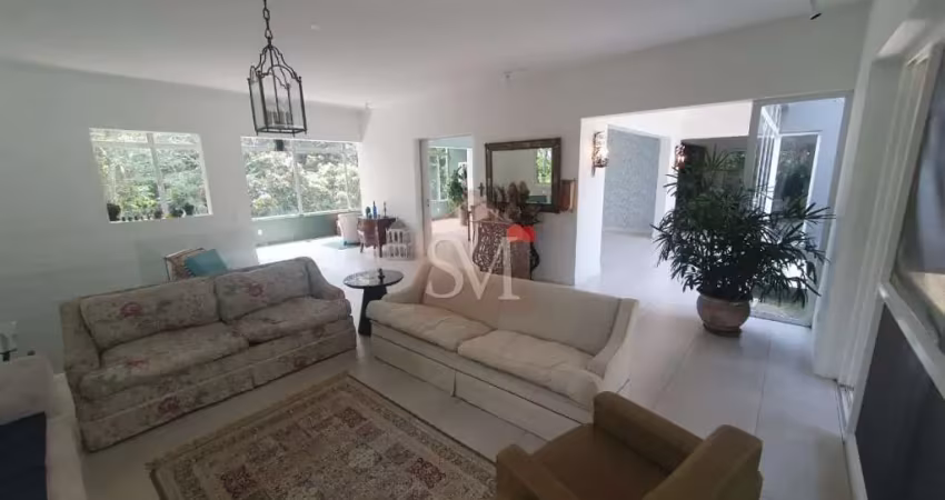 Itanhangá casa triplex com área de 8680m² de terreno e  área edificada de 620m², com elevador......