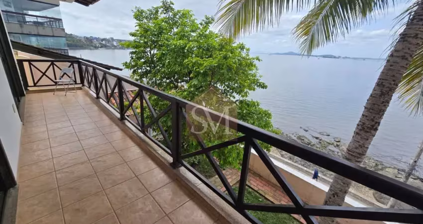 Casa duplex à venda na Praia da Bandeira, Rio de Janeiro-RJ: 5 quartos, 2 suítes, 2 salas, 4 banheiros, 3 vagas de garagem, 214m². VISTA LINDA PARA O MAR!