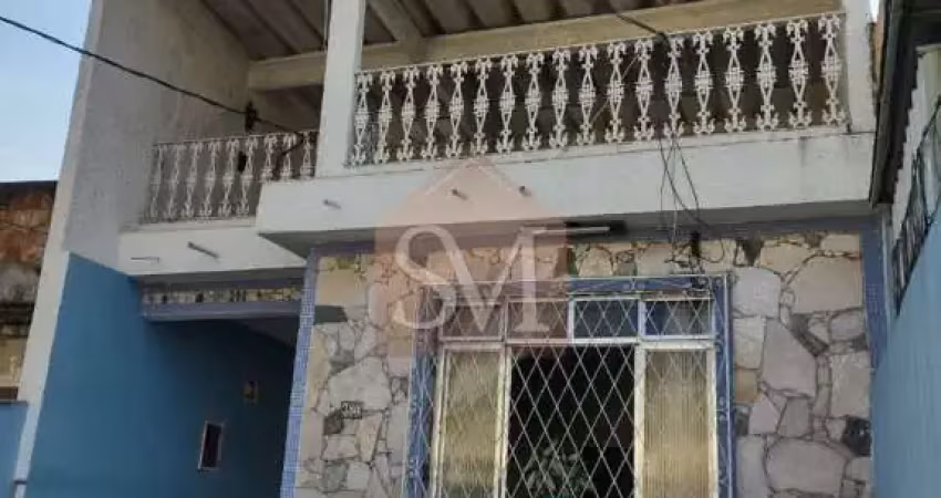 Encantado casa duplex com 296 m², 3 quartos , sala , copa e cozinha piscina e garagem para 7 carros .