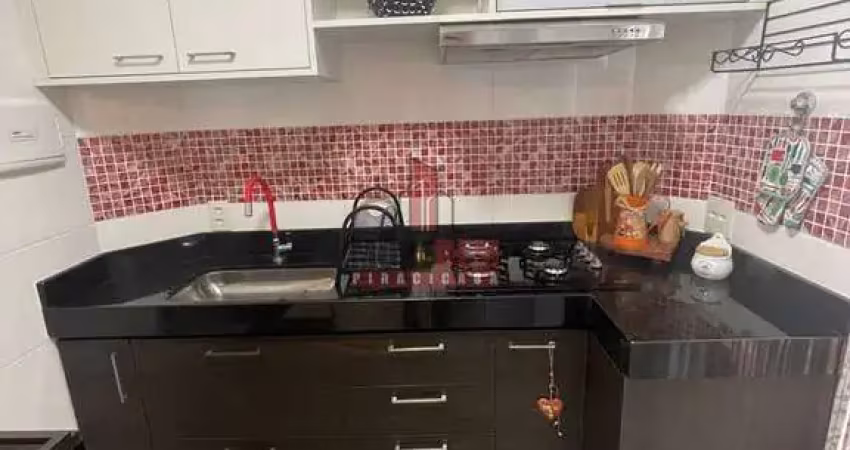 Lindo apartamento térreo, totalmente reformado, 2 dorms com quintal.