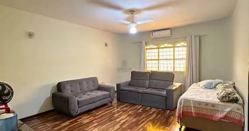 Casa a venda com 4 dormitórios, espaçosa no Nova América