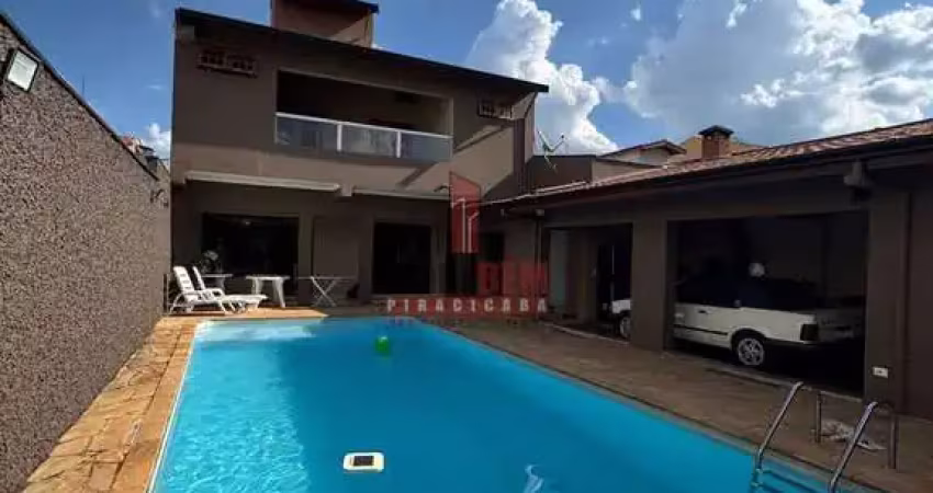 Sobrado com 4 dorms, 3 suítes, piscina e área goutmet.