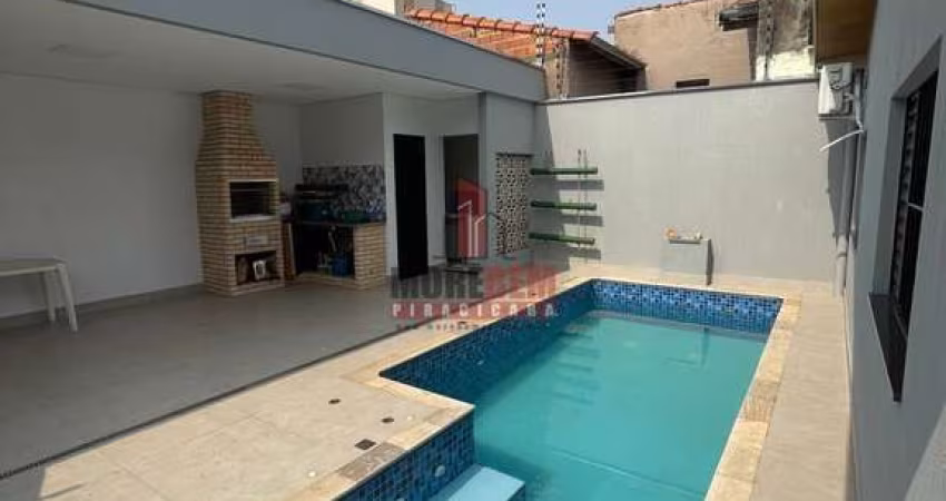 Casa térrea, com 3 dorms, sendo uma suíte. Acabamento diferenciado.