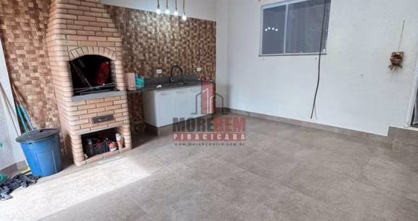 Ótima casa com 3 dorms, suite, armários e ar condicionado.