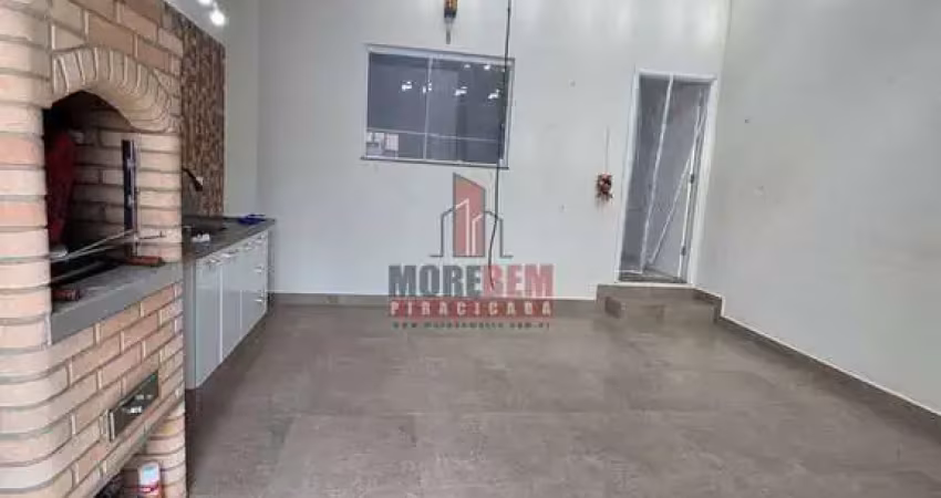 Ótima casa com 3 dorms, suite, armários e ar condicionado.