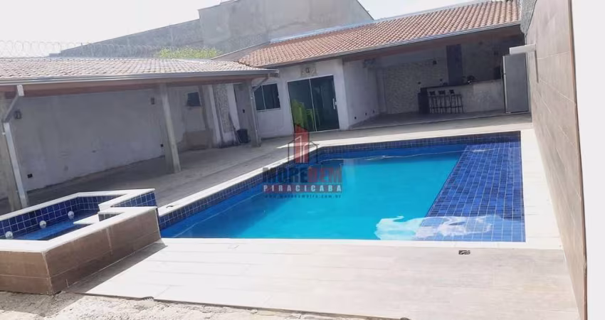 Linda edícula com piscina e hidromassagem