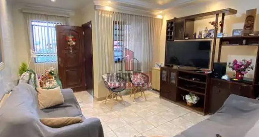 Sobrado a venda no bairro Vila Cristina, super espaçoso!