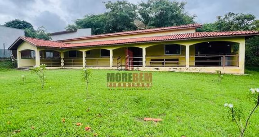 Chácara no bairro Nova Suíça, com 3 dorms e 1.500m2 de terreno.