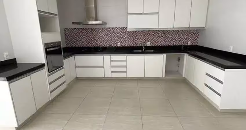 Casa térrea - 3 dorms, suite, espaço gourmet, repleta de armários.