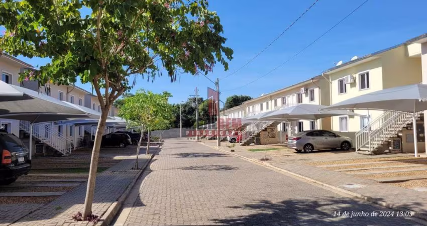 Casa e condomínio com 2 dorms, toda planejada, 1 vaga.