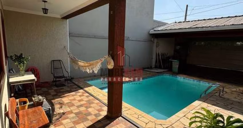 Casa em condomínio, 3 dorms, suite com closet, piscina e churrasqueira R$ 780mil