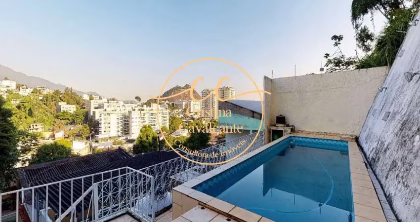 Oportunidade única: Casa duplex à venda no Pechincha, Rio de Janeiro-RJ! 5 quartos, 1 suíte, 4 banheiros, 1 sala, 4 vagas de garagem e 350m² de área. Conheça já!