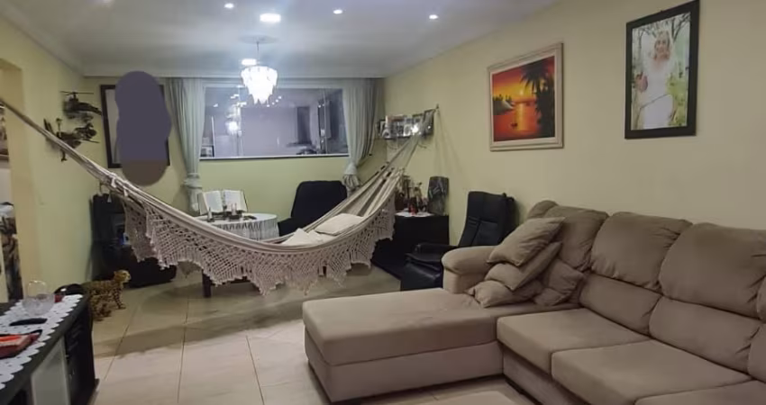 Casa no Bairro Portão com 3 quartos e Edícula e quintal com Pomar