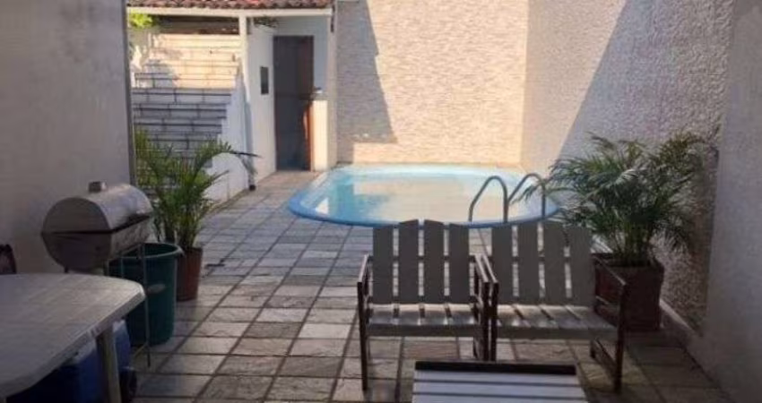 Casa no coração do Miramar, com piscina!!!