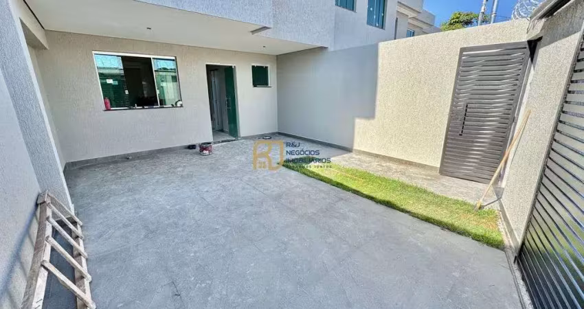 Casa geminada à venda - 3 quartos sendo 1 suíte - 2 vagas - 130m² - candelária