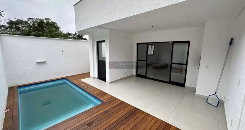 Sobrado à venda no bairro Glória, Joinville/SC.  Excelente sobrado novo, somente  2 unidades, na melhor localização do bairro.