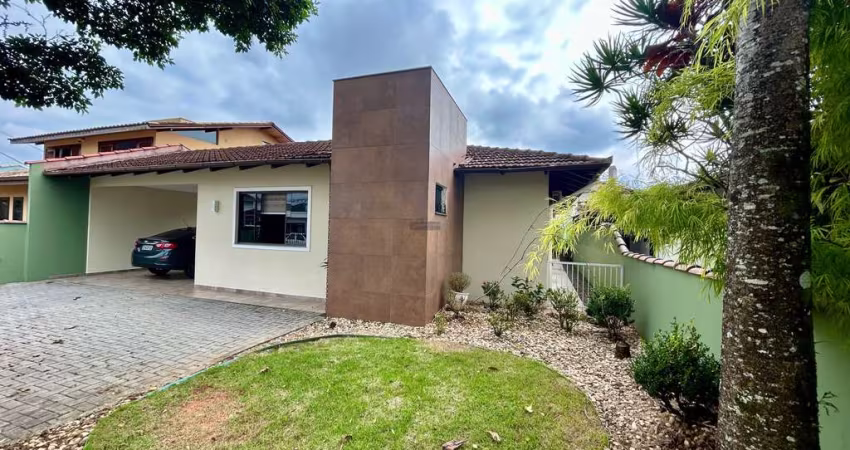 CASA PLANA -  AVERBADA - RUA SEM SAÍDA - 4 DORMITÓRIOS,   GLÓRIA - JOINVILLE - SC&gt;  Está em uma  localização alta,  rua sem saída,