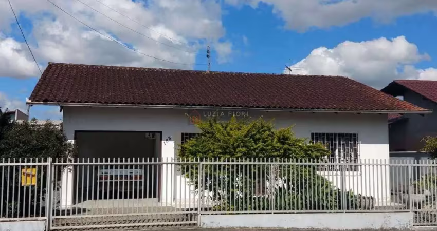 Casa à venda no bairro guanabara, joinville - sc plana, sem averbação da área construída de 104 m² + edícula para depósito de ferramentas; terreno 14