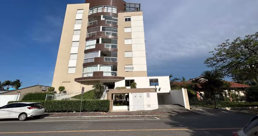 Apartamento à venda no bairro Glória, Joinville - SC  Amplo apartamento com 1 suíte + 1 dormitório; Sacada espaçosa  com churrasqueira;