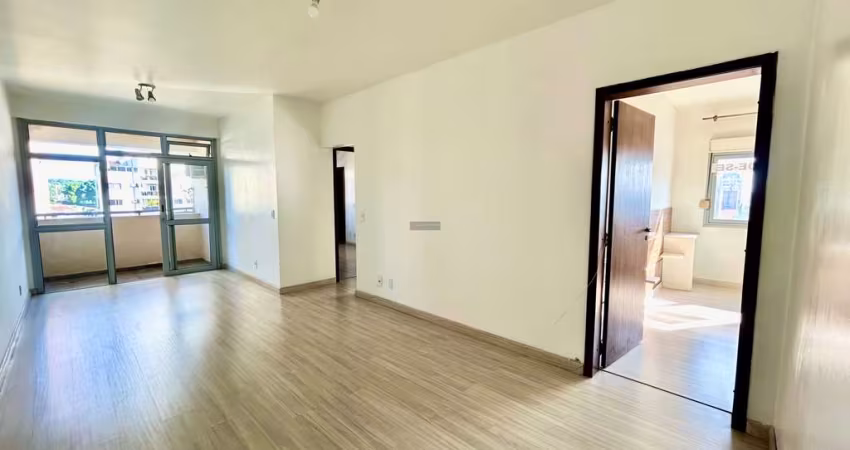 Apartamento à venda no Centro de Joinville-SC.  Amplo apartamento com 99m2  de área privativa; 3 dormitórios sendo  1 suíte;