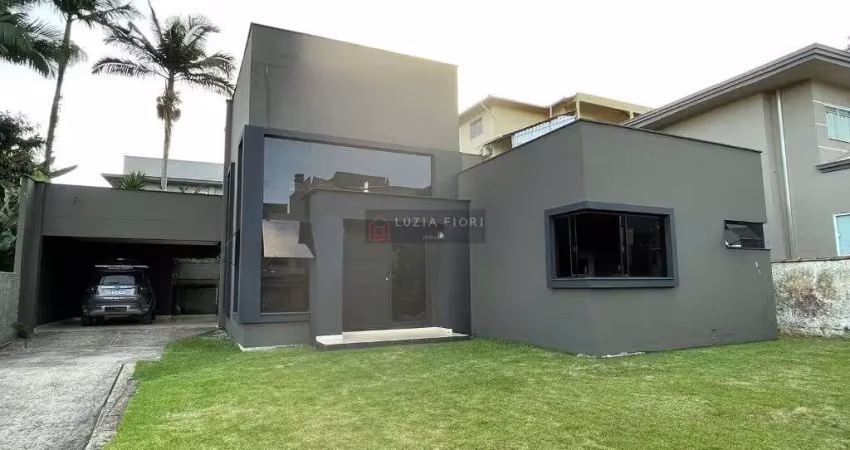 Sobrado à venda no bairro boa vista - joinville - sc. 214 m² construídos e averbados, terreno com 655 m². suíte com closet, 02 dormitórios, 03 banheir