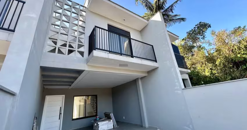 Sobrado geminado novo à venda no bairro glória - joinville-sc.  p r o m o ç ã o:   de   r$699.000,00 - por r$669.000,00