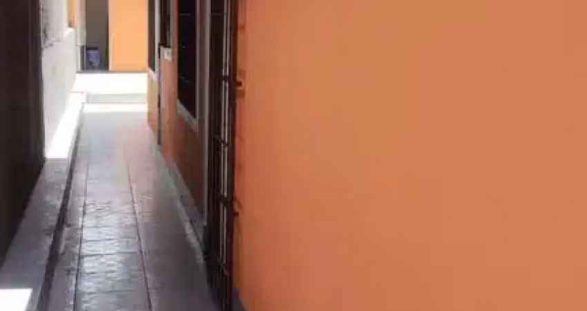 Casa a venda próximo a praia da maranduba, com 01 dormitório - 02 vagas