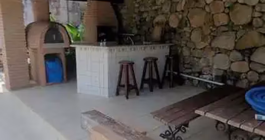 Linda casa de alto padrão a venda, próximo a praia da tabatinga em caraguatatuba