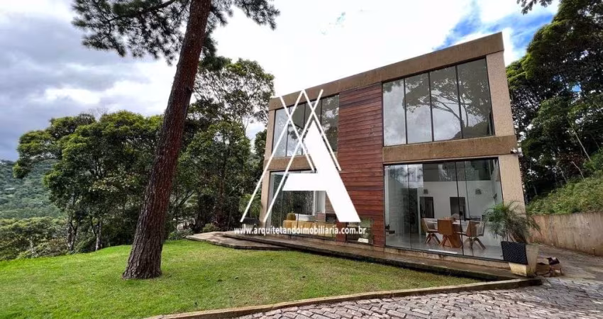 Casa com 05 suítes, em condomínio próximo à CBF.