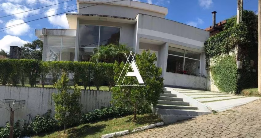 Casa com 4 Quartos, em condomínio fechado. Lazer completo e Portaria 24 horas.