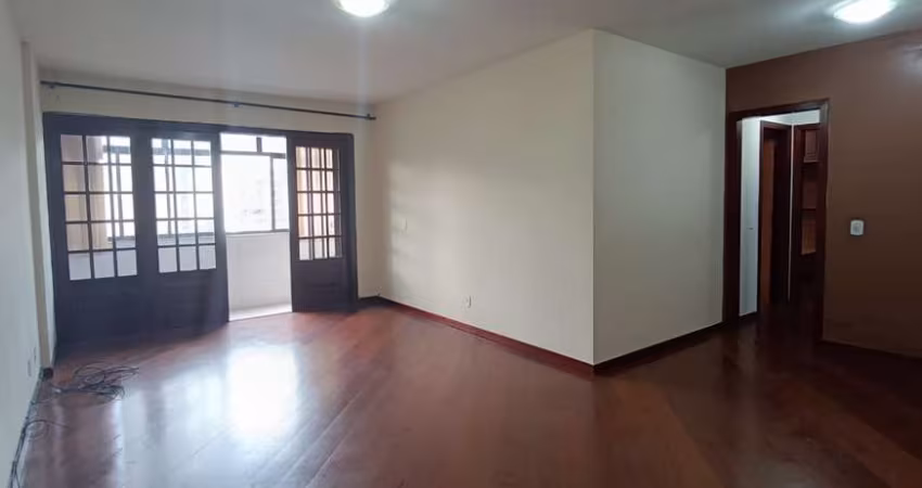 Apartamento amplo em Agriões, 2 Quartos +Depend Completa. Varanda c/ linda vista