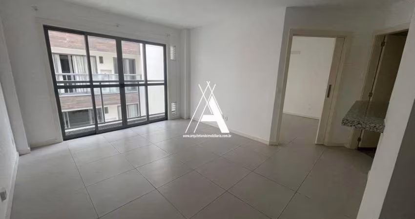 Apt novo e amplo, quarto e sala, próximo à faculdade