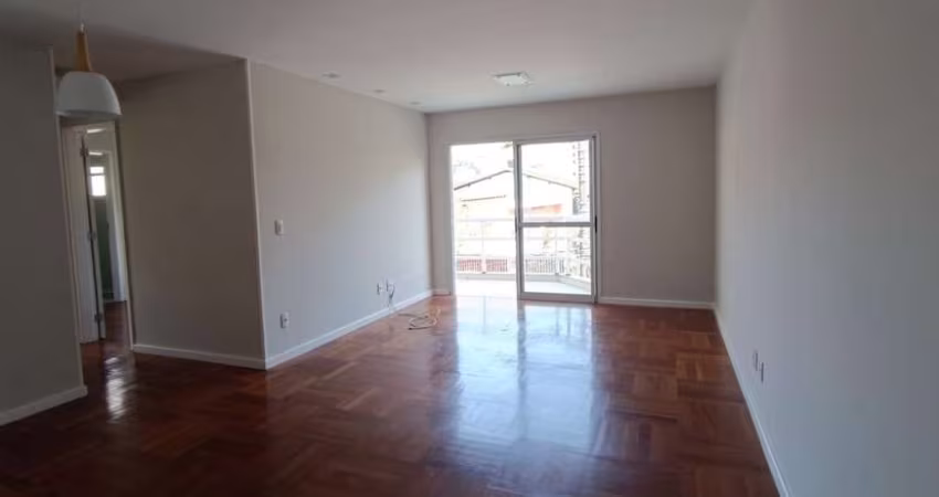 Ótimo Apartamento com 2 Quartos + Depend Completa, Varanda, Elevador e Garagem.