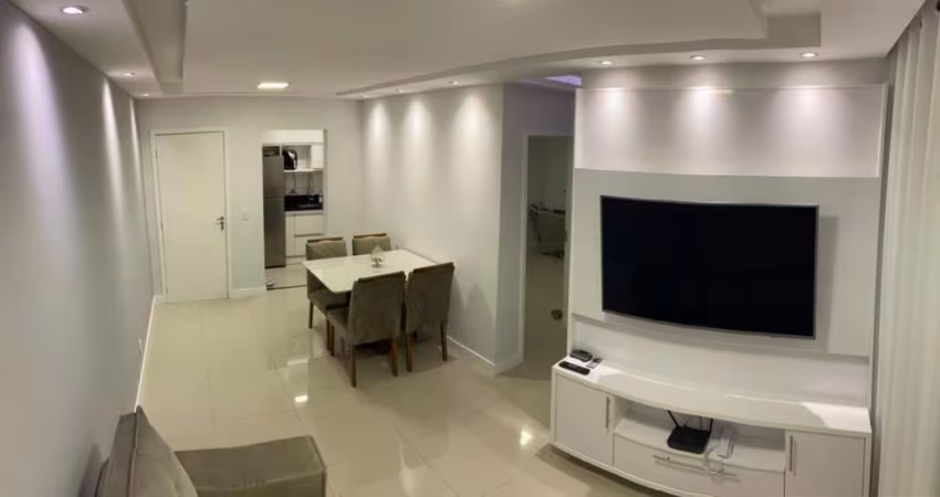 Apartamento reformado com 02 Quartos e Móveis Planejados: Cozinha e Quartos