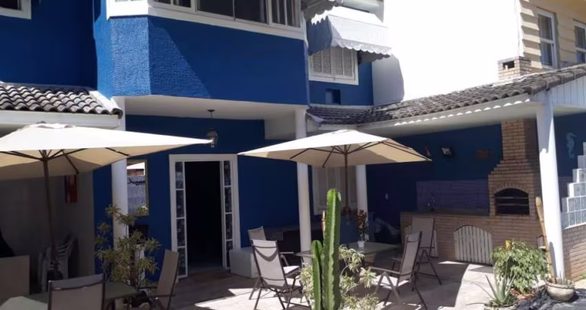 Casa à venda no Rio de Janeiro condomínio fechado no bairro Vargem Pequena