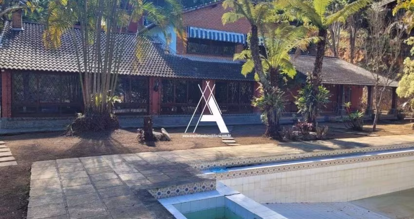 Casa composta com 4 dormitórios, sendo 2 suítes