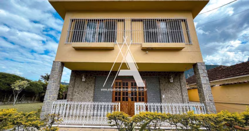 Casa à Venda com 4 quartos no bairro do Alto, Teresópolis.