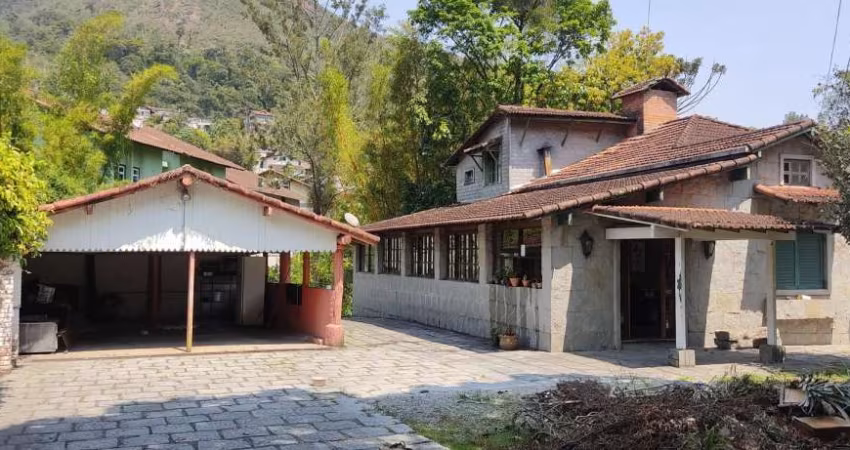 Casa à venda em Teresópolis no bairro Bom Retiro!