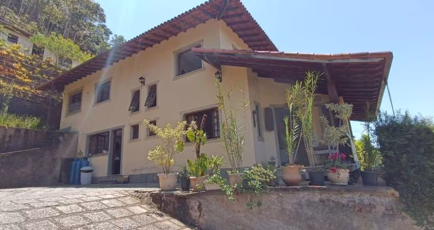 Linda casa, com 4 Quartos, em condomínio de alto padrão e lazer super completo!
