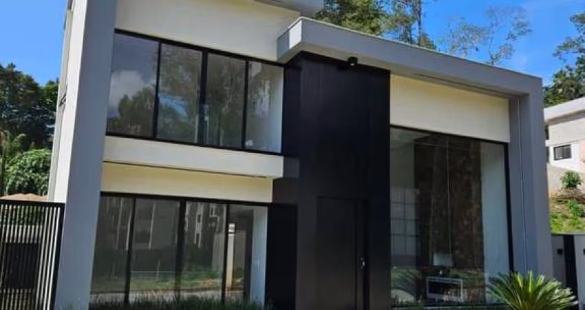 Casa espetacular e moderna em Condomíno de alto padrão, com 4 Quartos e 3 Suítes