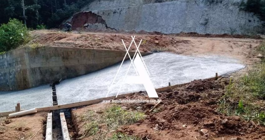 Terreno ideal para depósito/galpão na BR 116 (Teresópolis, bairro Três Córregos)