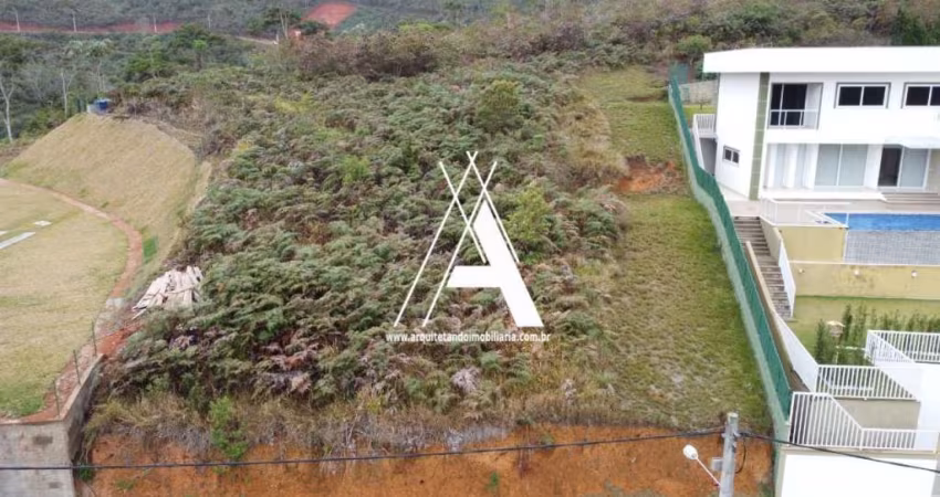 Lote semi-plano em condomínio com infraestrutura completa
