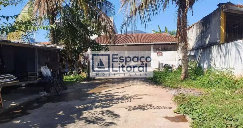 Edícula em terreno de 300m², a apenas 200m da Praia da Enseada , Porto Novo / Pereque Mirim, Caragu