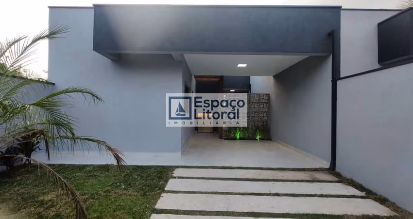 Linda casa térrea, moderna, com 2 suítes, churrasqueira, em bairro residencial a 5 minutos do centr